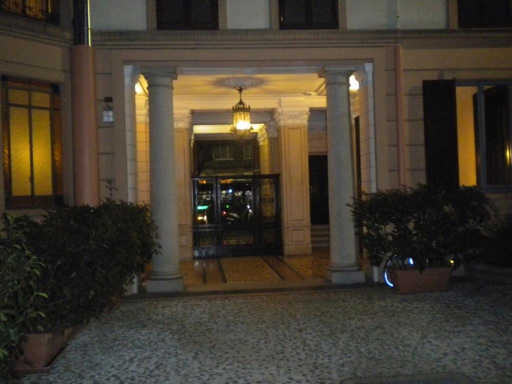 Zebra Rosso Apartment Milan Bagian luar foto