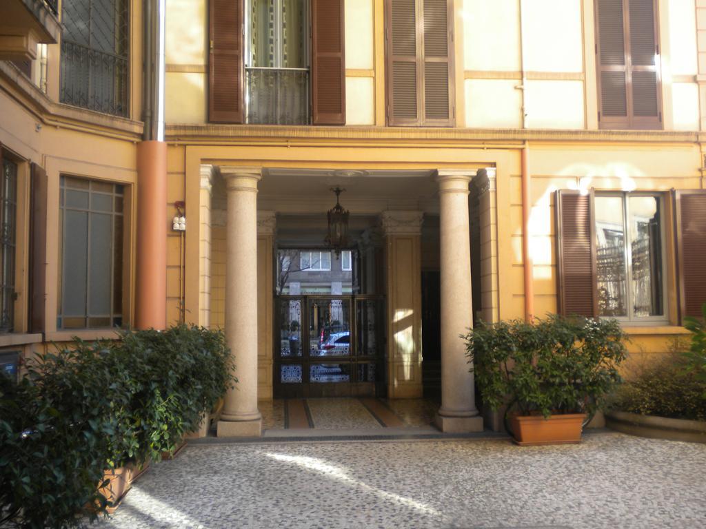 Zebra Rosso Apartment Milan Bagian luar foto
